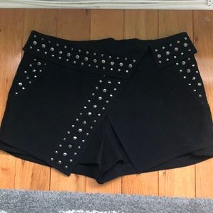Size 4 GUESS skort